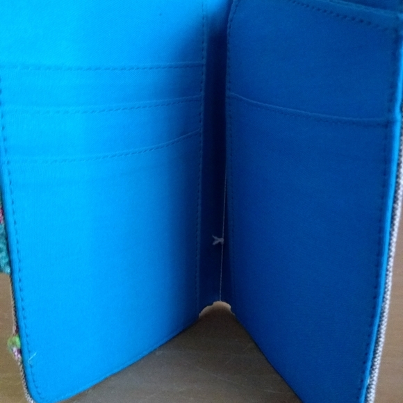 Global Passport holder - Picture 3 of 9